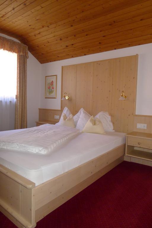 Garni B&B Sunnseitn Dobbiaco Habitación foto